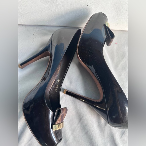 Louis Vuitton Shoes - Louis Vuitton Patent leather heels 35 1/2